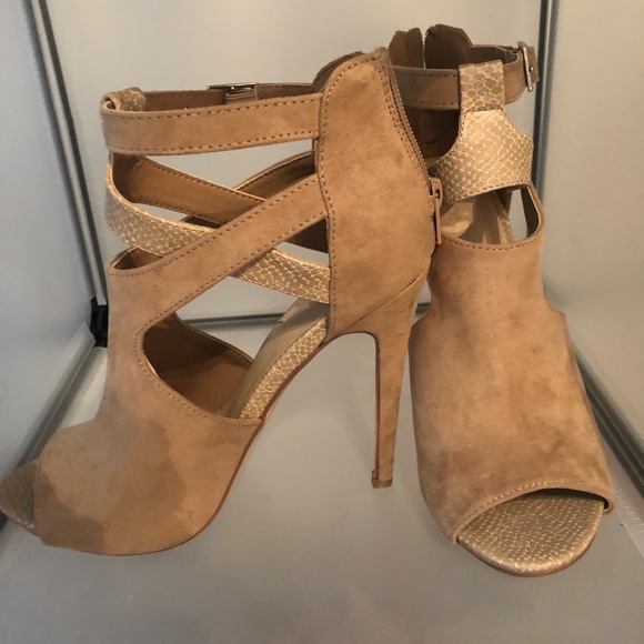 High Heels - Picture 3 of 3